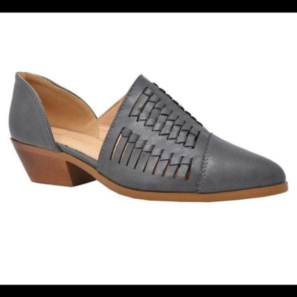 Chase + Chloe Shoes - ⭐️ Chase & Chloe Pointy Toe Low Stacked Heels